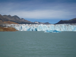 Blick auf den Gletscher Viedma vom See aus