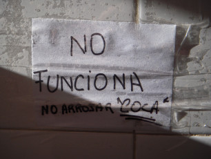 Im Busterminal Tilcara: bitte keine Coca-Blätter ins Urinal spucken!