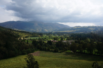 Blick auf die Hacienda (hinter den Bäumen), Zuleta und zugehöriges Land