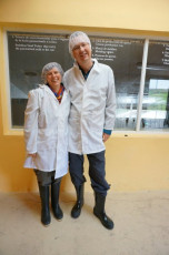 Hygiene-Dress zum Besuch der Käseproduktion