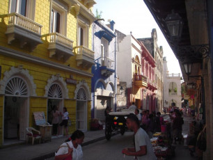Blick in eine der Geschäftsstraßen Cartagenas