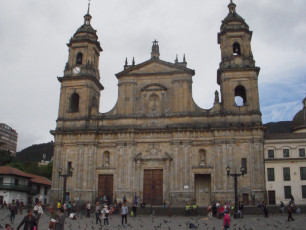 Blick auf die Kathedrale vom Plaza Bolivar aus