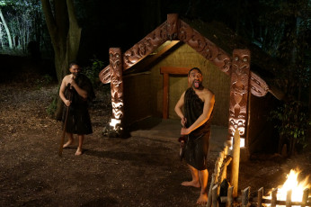 Zunge rausgestreckt, Augen aufgerissen... so wollen diese Maori-Krieger dem Gegner Angst machen (wirklich!)